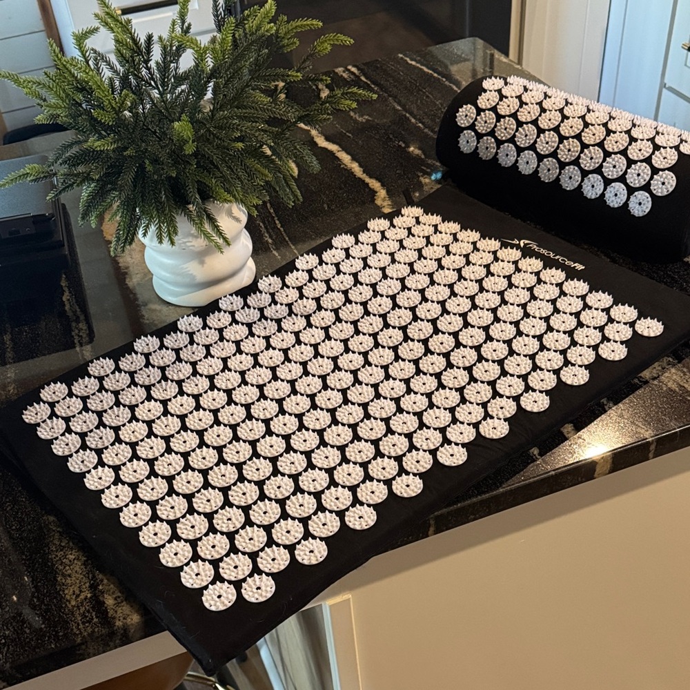 Black Acupressure Mat with White Spikes